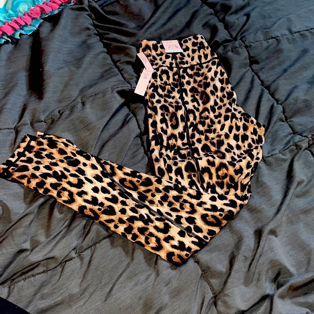 Victoria’s Secret incredible essential legging